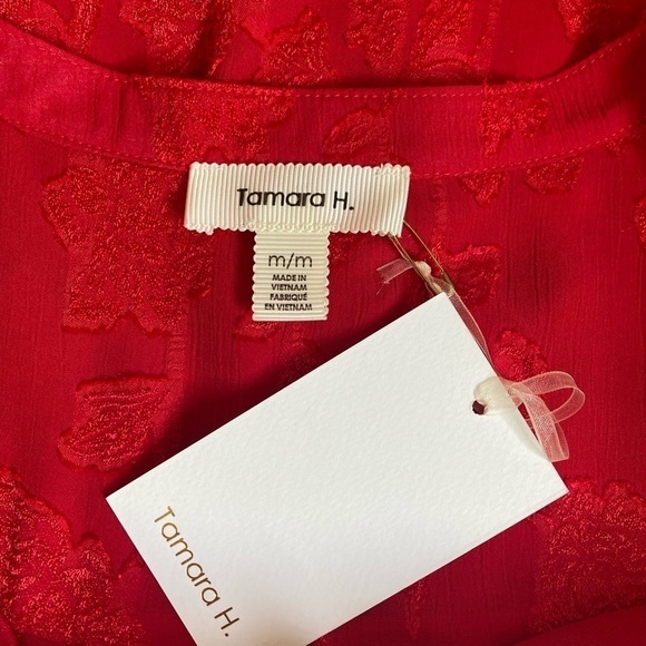 Tamara H Embossed Floral V neck Ruffle Blouse NWT - Picture 4 of 6